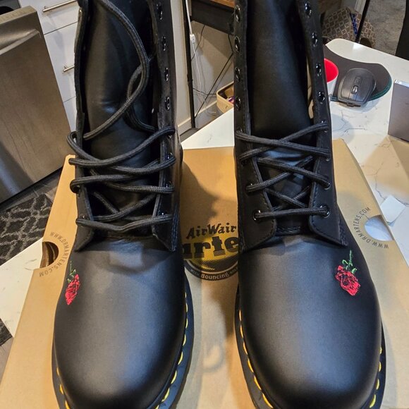 Dr Martens 1460 Vonda 8 Eye Lace Up Rose Embroidered COMBAT BOOTS MENS SIZE 10 - Picture 4 of 16
